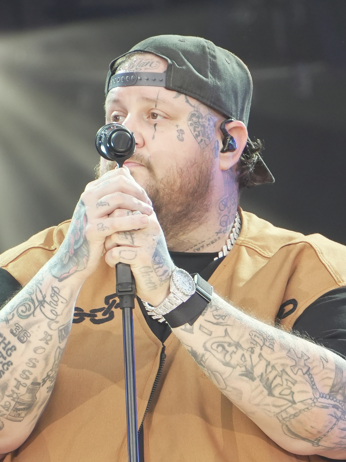 Jelly Roll keert terug achter de tralies — met een boodschap van hoop